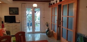 House, Smoking