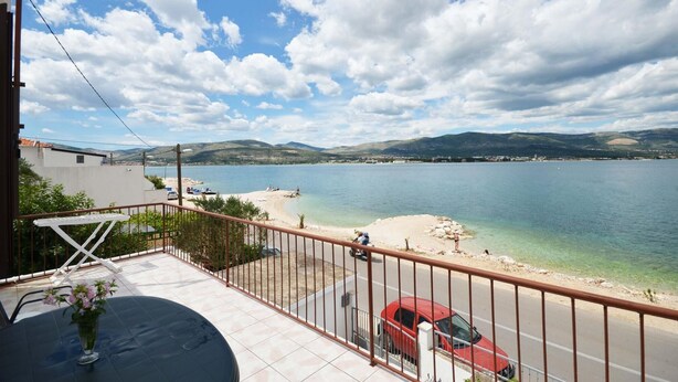 Room - Apartments Andja - 5 m From the Beach (Trogir)