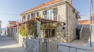 Apartment, Smoking | 3 bedrooms