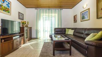 Apartment, Smoking | 3 bedrooms