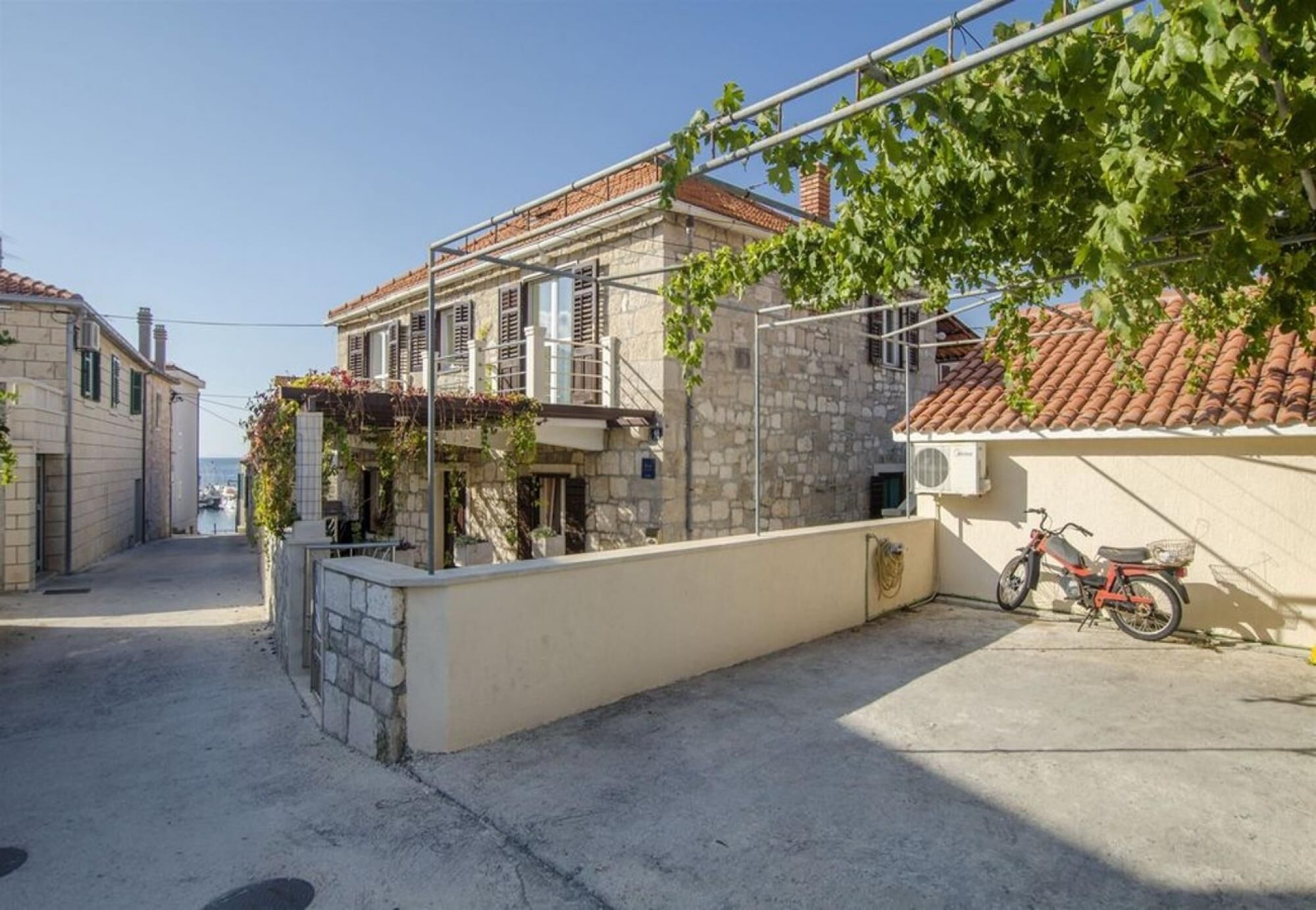 Apartment, Smoking | Exterior