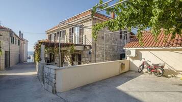 Apartment, Smoking | Exterior