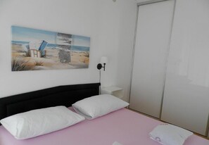 3 bedrooms - Holiday Houses, Villas Igor -10 m From Beach (Rogoznica)
