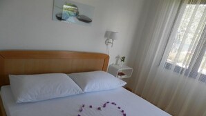 House | 3 bedrooms - Holiday Houses, Villas Igor -10 m From Beach (Rogoznica)