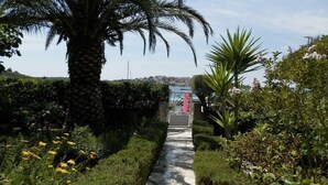 House | 3 bedrooms - Holiday Houses, Villas Igor -10 m From Beach (Rogoznica)