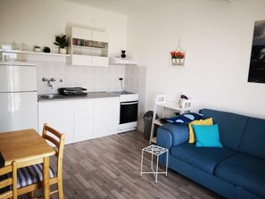 Apartment, Smoking