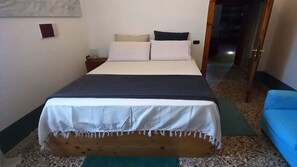 1 bedroom, desk, iron/ironing board, WiFi - AFFAIRS OF THE HEART MATTERS OF THE HEART (Venezia)