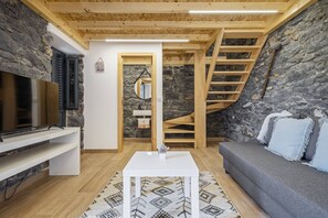 TV - Mountain Retreat by Madeira Sun Travel (Porto Moniz)
