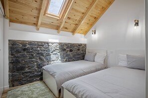 2 bedrooms, iron/ironing board, travel cot, free WiFi