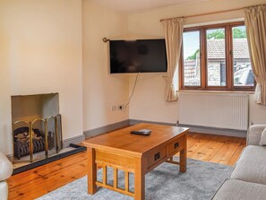 Fireplace - 4 bedroom accommodation in Chilton Polden, near Glastonbury (Chilton Polden, near Glastonbury)