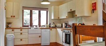 4 bedroom accommodation in Chilton Polden, near Glastonbury