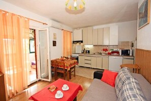 Apartment, Smoking | 3 bedrooms - Apartments Vrilo - 30m From the sea (Supetar)