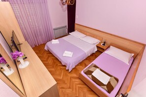 2 bedrooms - Apartments Pet - 300 m From Beach (Makarska)