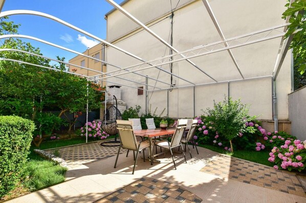 2 bedrooms - Apartments Pet - 300 m From Beach (Makarska)