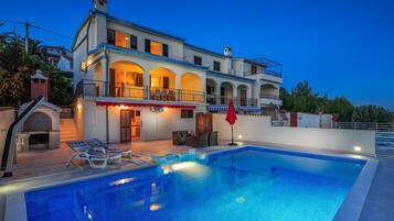 House, Smoking | 4 bedrooms