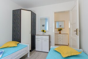 House | 2 bedrooms - Holiday Houses, Villas Mirjana - Beautiful Garden With Barbecue (Trogir)