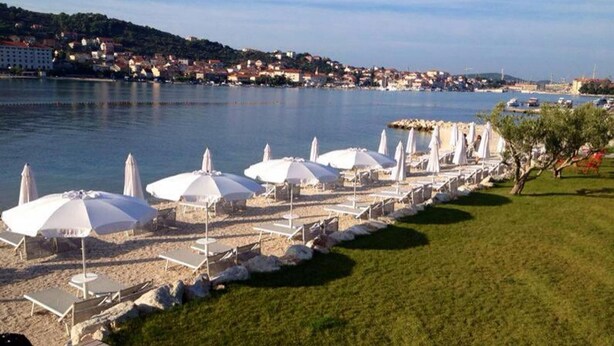 House - Holiday Houses, Villas Mirjana - Beautiful Garden With Barbecue (Trogir)