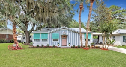 A Lovely Coastal Cottage in the seaside town of Darien Georgia