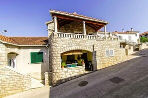 Apartment, Smoking | 3 bedrooms - Apartments Barb - 30 m From the sea (Postira)