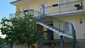 Exterior - Apartments Zrine - Comfortable With a Balcony (Makarska)