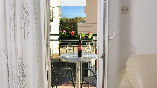 Room - Apartments Zrine - Comfortable With a Balcony (Makarska)
