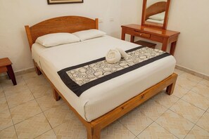 Standard Double Room | Desk, laptop workspace, WiFi (free), bed sheets - Hotel Las Palmas en Laurel (Cancun)