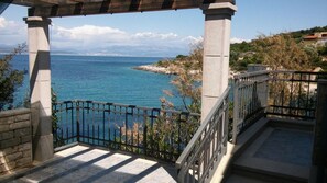 Apartment | Exterior - Accommodation in Coves Nikola - in Front of the sea (Solta)