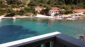 Apartment - Accommodation in Coves Nikola - in Front of the sea (Solta)