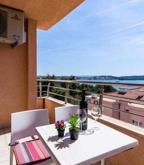 Room - Apartments Maša - Modern sea View Apartment (Trogir)