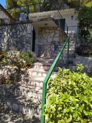 House, Smoking | Exterior