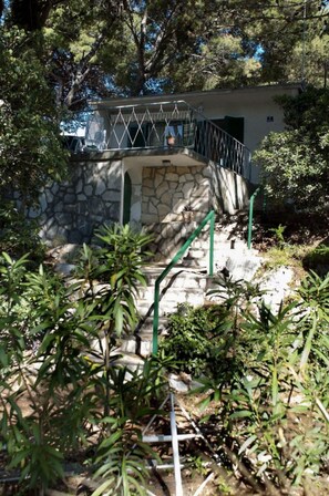 House, Smoking | Exterior