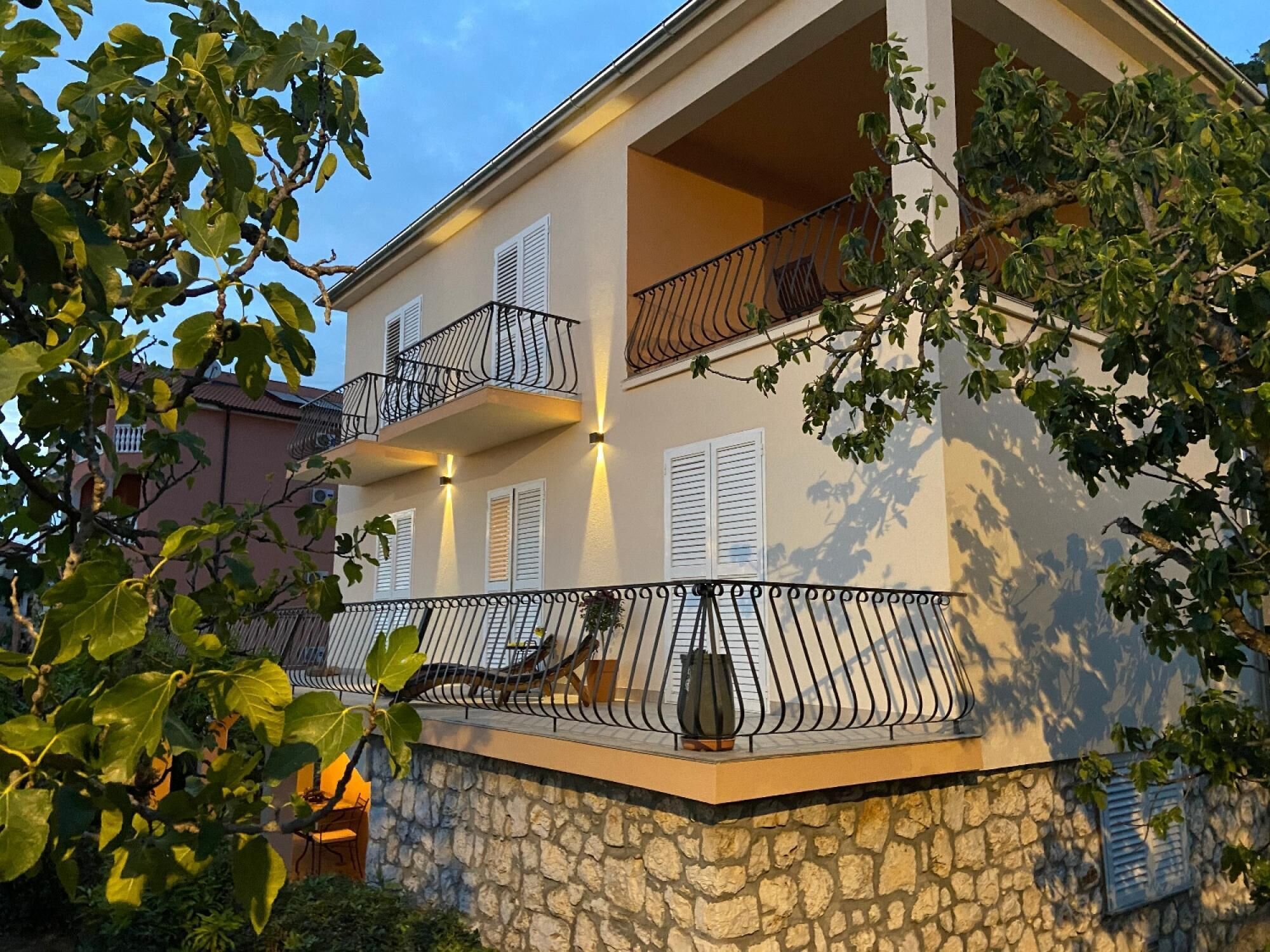 Apartment, Smoking | Exterior