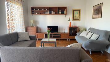Apartment, Smoking | 4 bedrooms