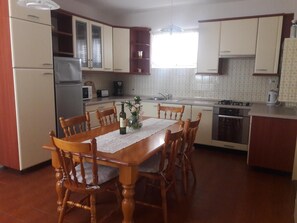 Apartamento, fumadores | 4 dormitorios
