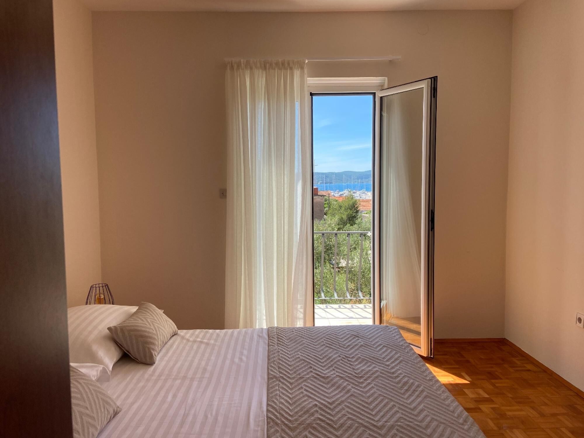 Apartment, Smoking | 4 bedrooms