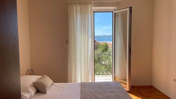 Apartment, Smoking | 4 bedrooms