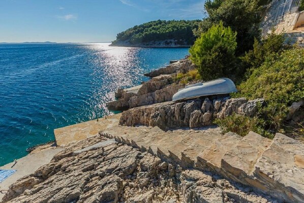 Apartment | Exterior - Accommodation in Coves Deni - 70m From Beach (Milna)