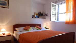 Unclassified image, 5 of 21, button - Accommodation in Coves Deni - 70m From Beach (Milna)