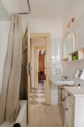 Hair dryer, bidet, towels, soap - Ancient Stables I (Bergamo)