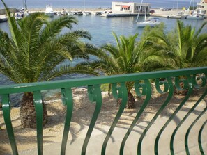 Room - Apartments Smil - 30 m From sea (Sucuraj)
