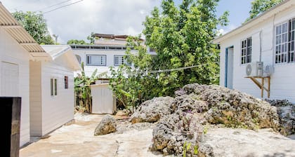 Discover Your Perfect Getaway in Negril-Fast WiFi -Short Stroll to 7-Mile Beach