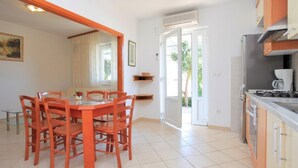 Unclassified image, 4 of 23, button - Apartments Jakica - Family Apartment With Garden Terrace (Korcula)