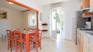 Apartment, Smoking | 3 bedrooms