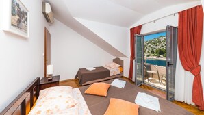 Unclassified image, 5 of 40, button - Holiday Houses, Villas Silva - With Pool and Great View (Rogoznica)