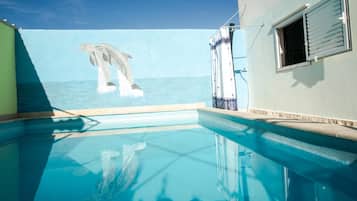 House, Smoking | Exterior