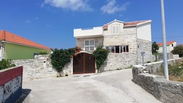 House, Smoking | 3 bedrooms