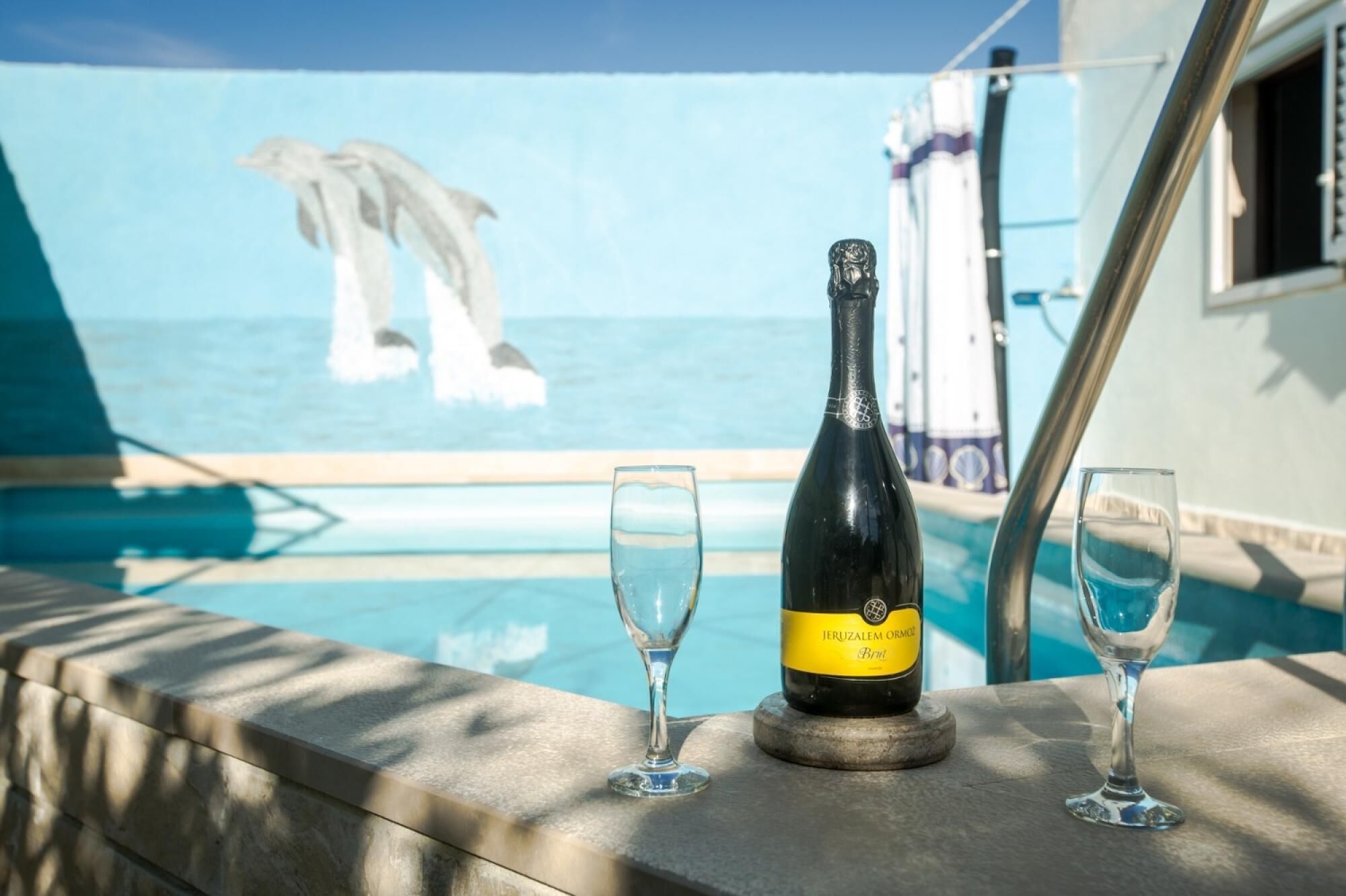 House, Smoking | Exterior