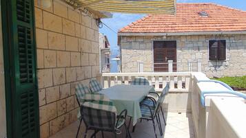 Apartment, Smoking | Exterior