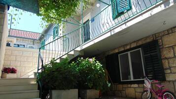 Apartment, Smoking | 3 bedrooms