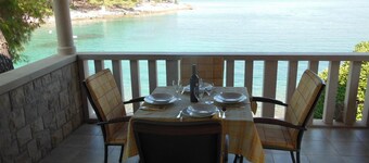 Apartments Jakica - Next to the sea